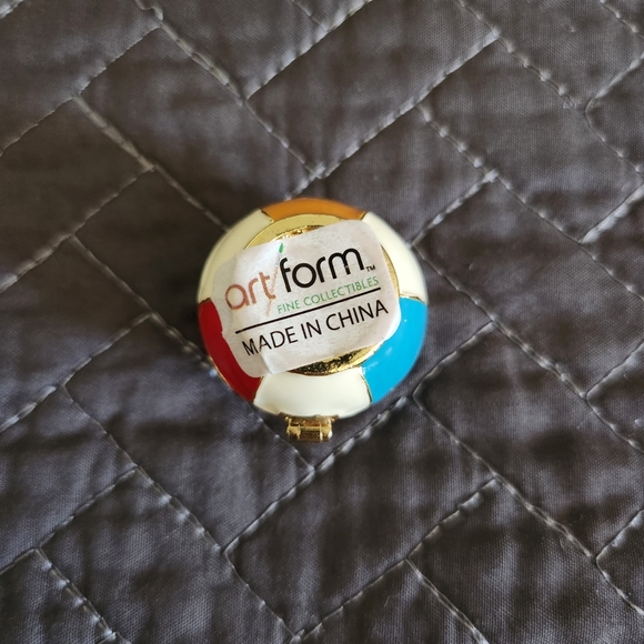 Art Form Objet d' Work of Art Fine Collectibles Enameled Beach Ball Trinket Box - Picture 7 of 16